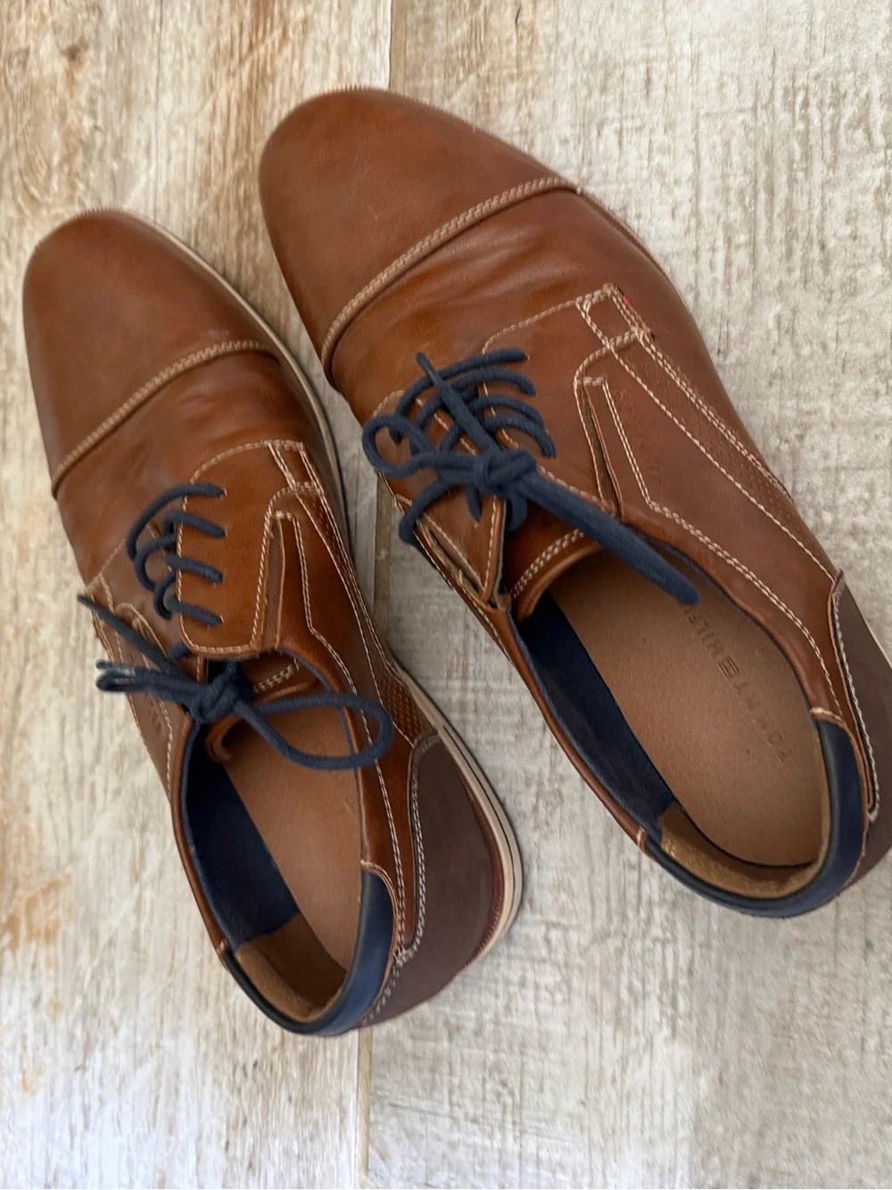 Men's Tommy Hilfiger’s Urban Oxford Size 10 1/2
